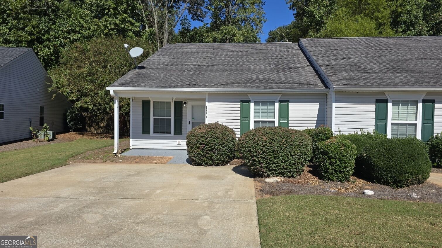 Property Photo: 1731 Summerwoods Lane GA 30224