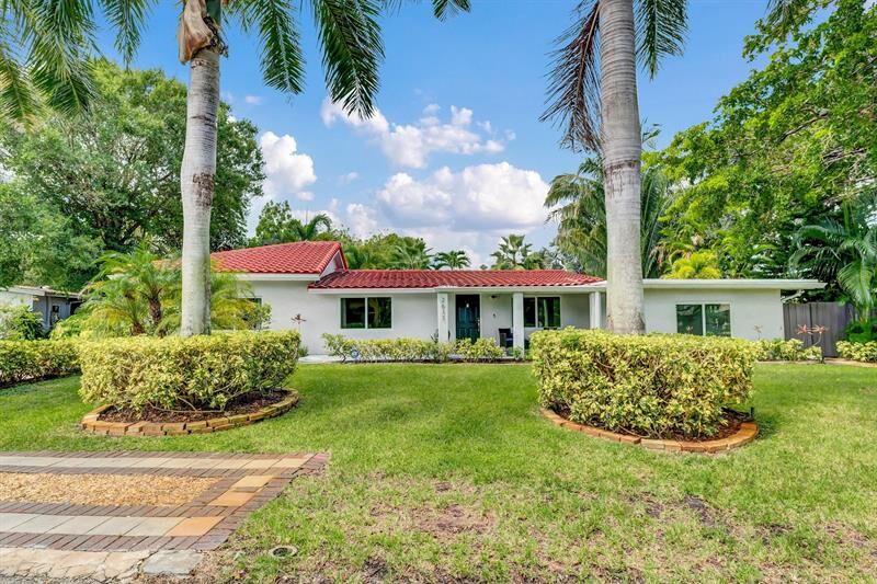 Property Photo: 2633 NE 3rd Ave FL 33334