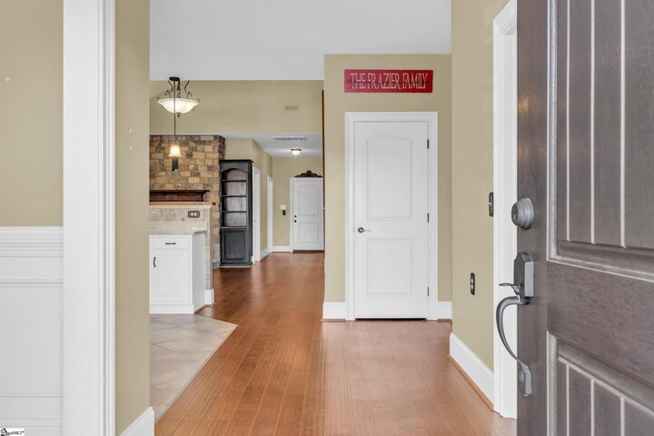 Property Photo: 105 Bur Oak Drive SC 29687-4631