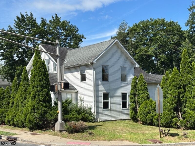 Property Photo:  27 Roseland Ave  NJ 07068 