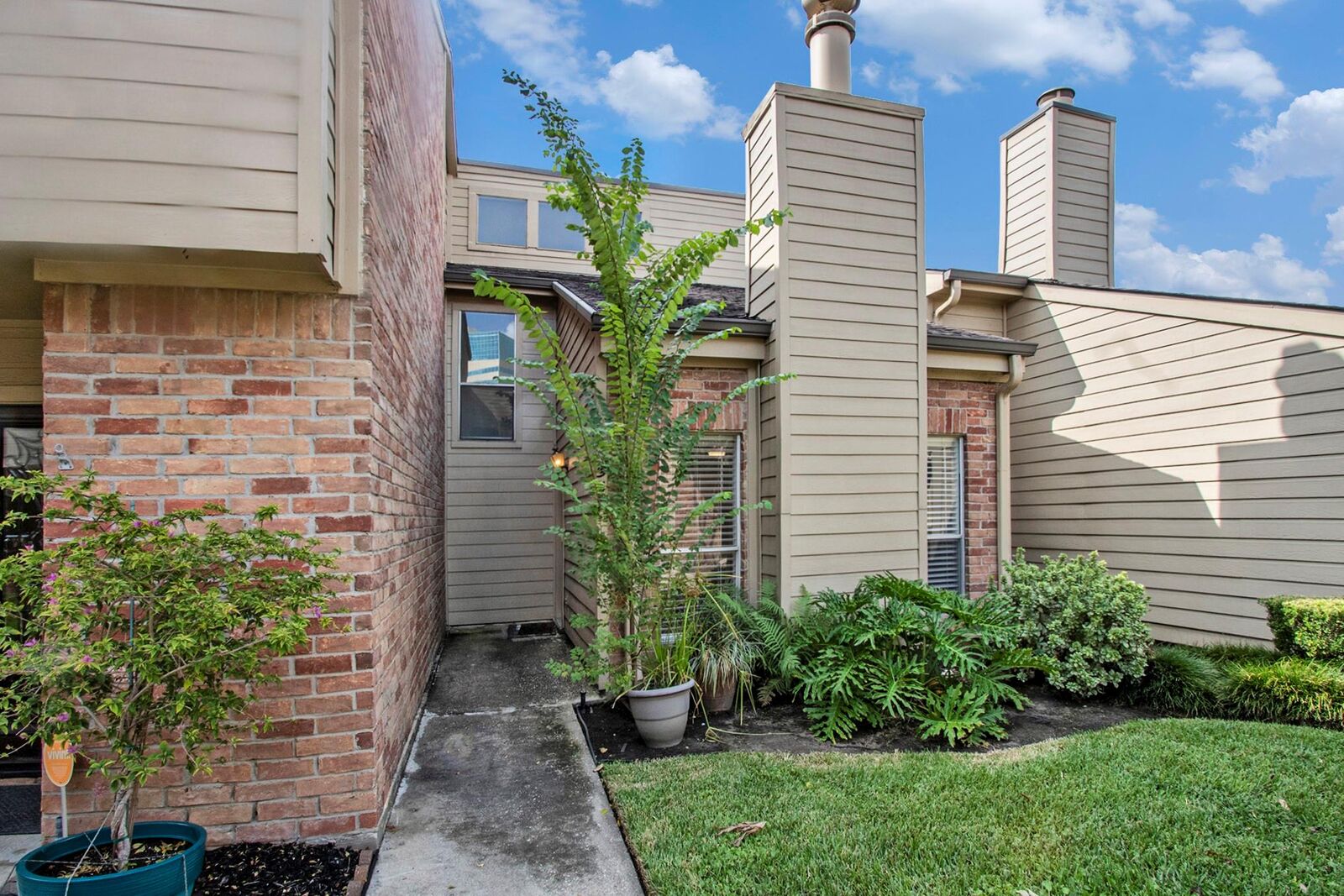 Property Photo: 952 Memorial Village Drive 82 TX 77024