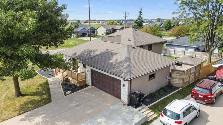 Property Photo:  124 Lynwood Drive  IA 50124 