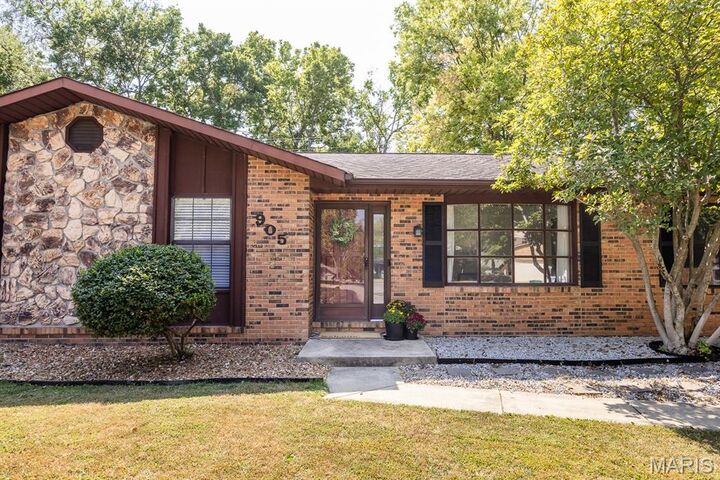 Property Photo: 905 Dartmouth Drive IL 62269