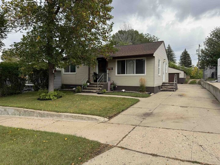 1437 SW 7th St.  Minot ND 58701 photo