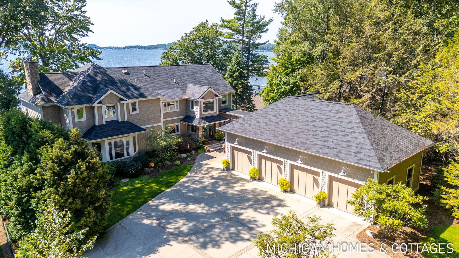 Property Photo: 1414 Waukazoo Drive MI 49424