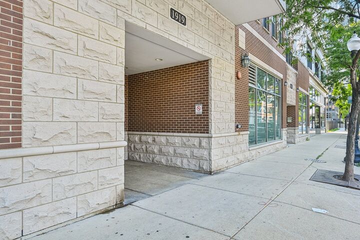 Property Photo: 1919 S Michigan Avenue 301 IL 60616