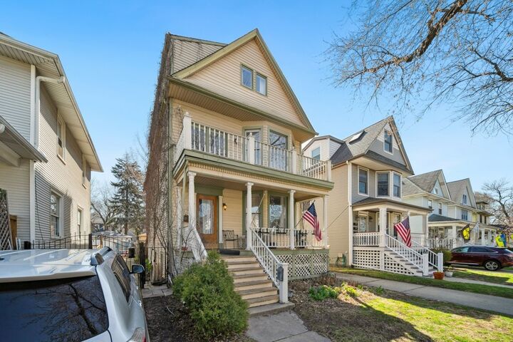 Property Photo:  3915 N Kenneth Avenue  IL 60641 