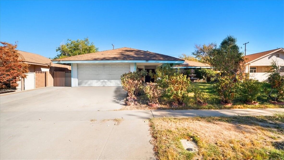 Property Photo:  37916 E 26th  CA 93550 