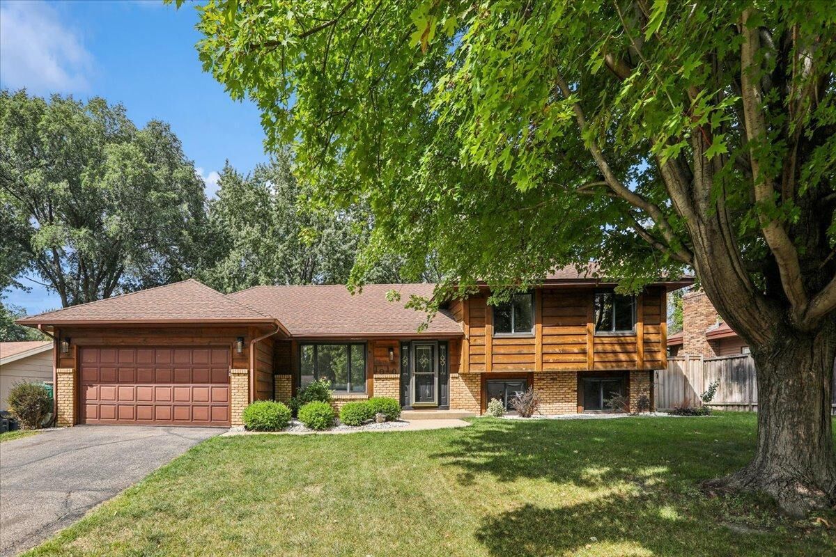 Property Photo:  1010 E 157th Street  MN 55306 