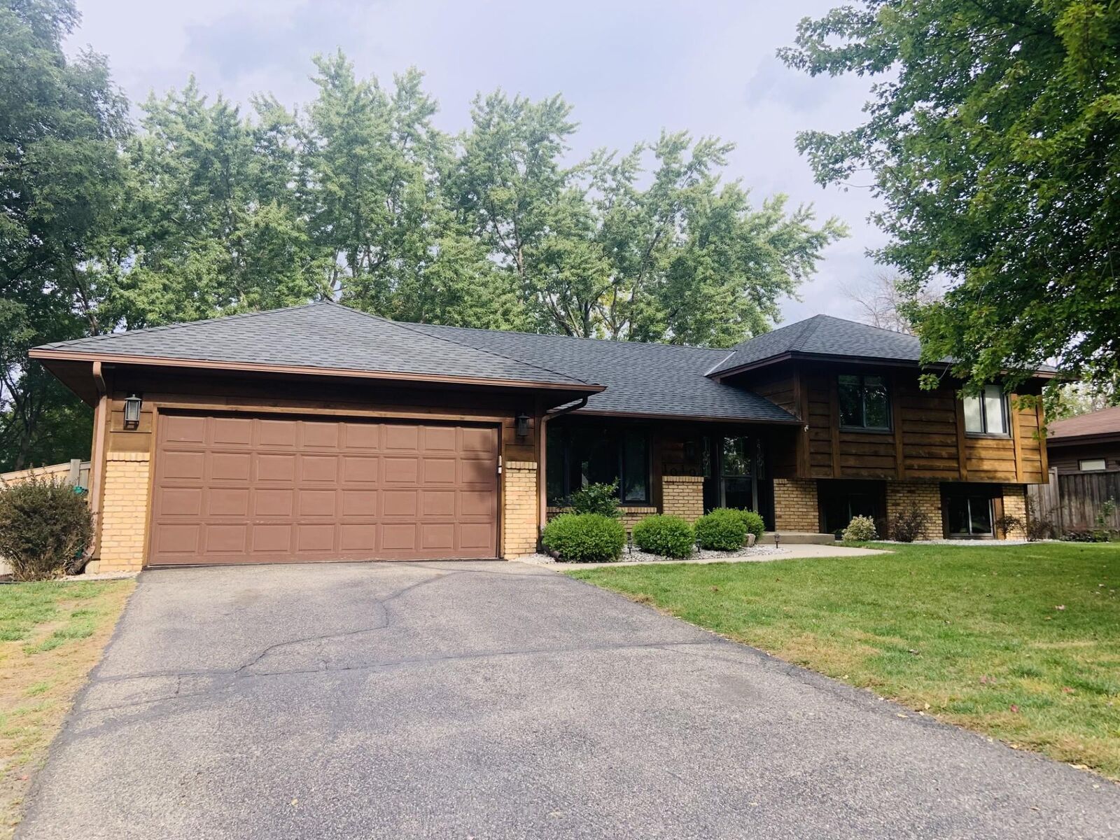 Property Photo: 1010 E 157th Street MN 55306