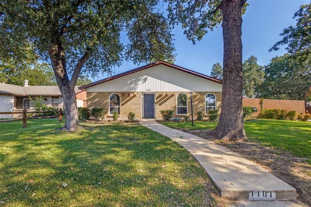 Property Photo: 1101 Winterwood Drive TX 75067