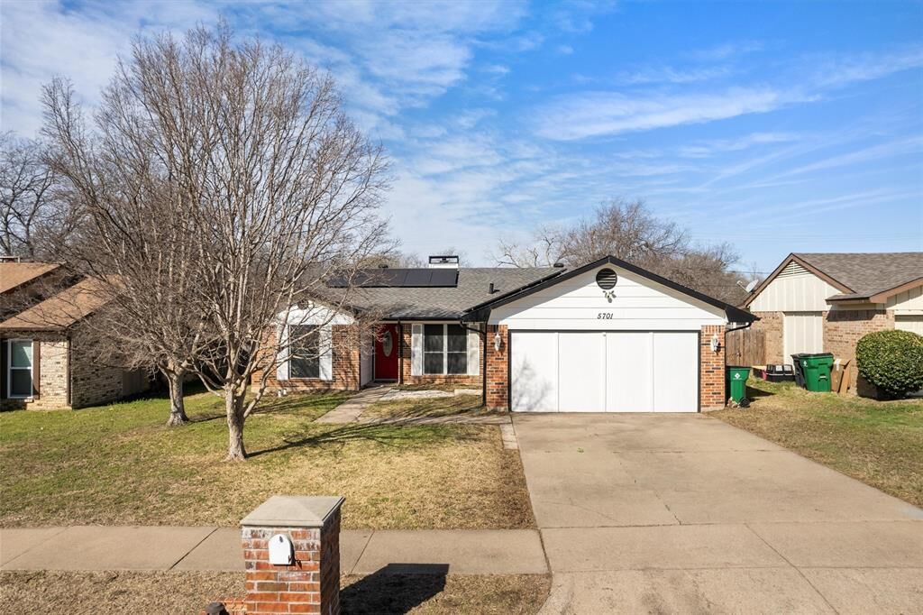 Property Photo:  5701 Whitley Road  TX 76148