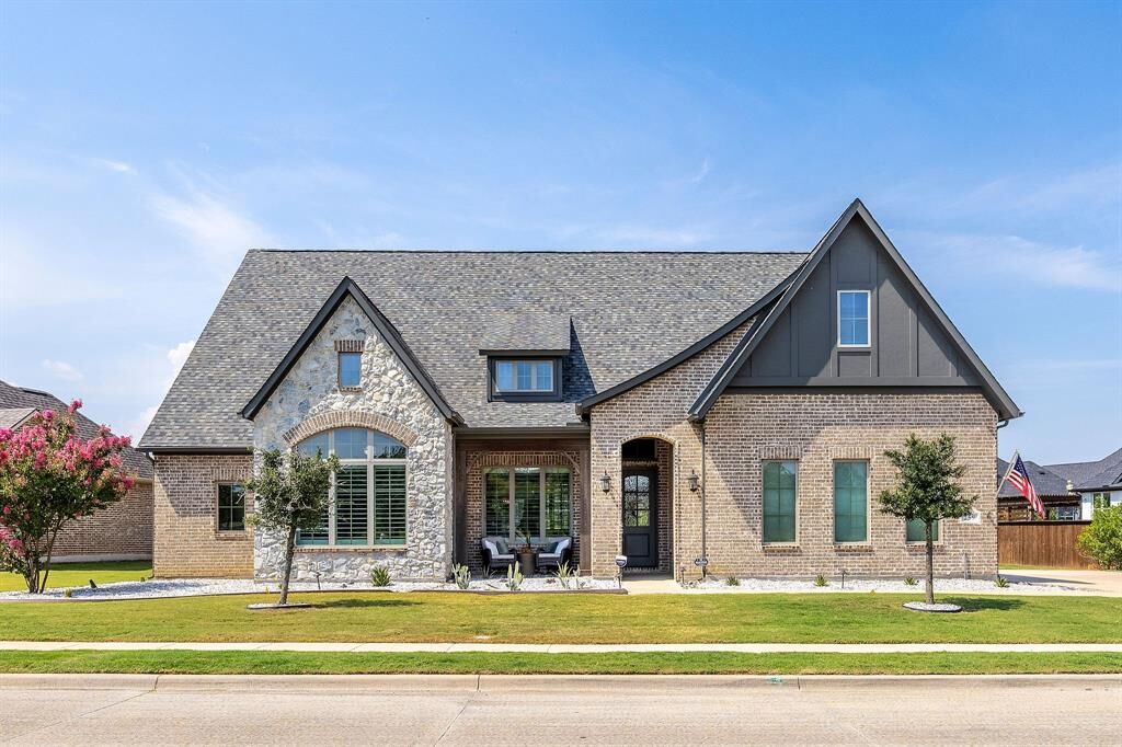 Property Photo:  259 Aberdeen Boulevard  TX 76226 