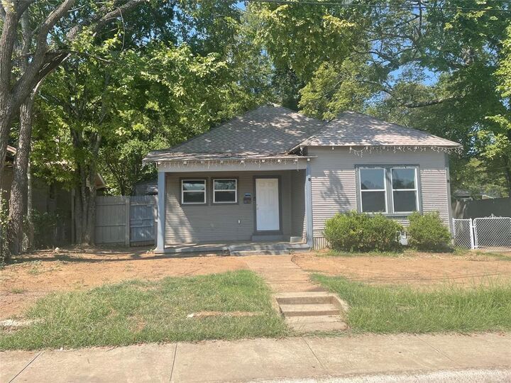 Property Photo:  233 10th Street NE  TX 75460 