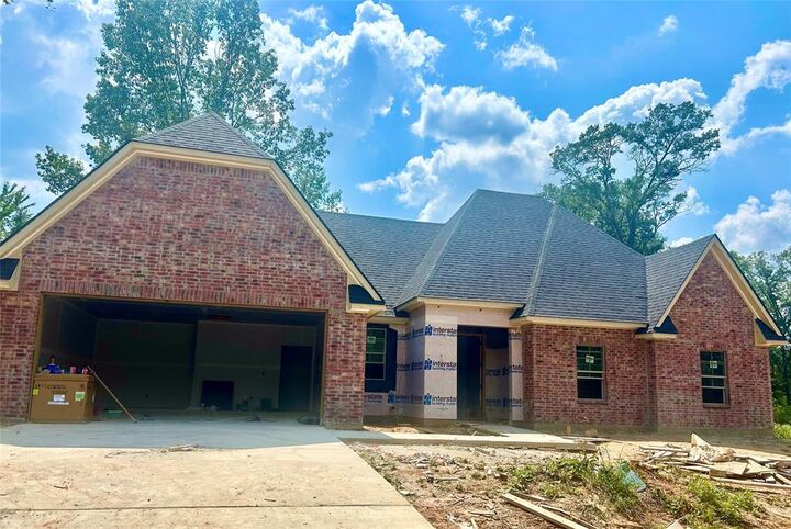 Property Photo:  1020 Voss Drive  LA 71078 