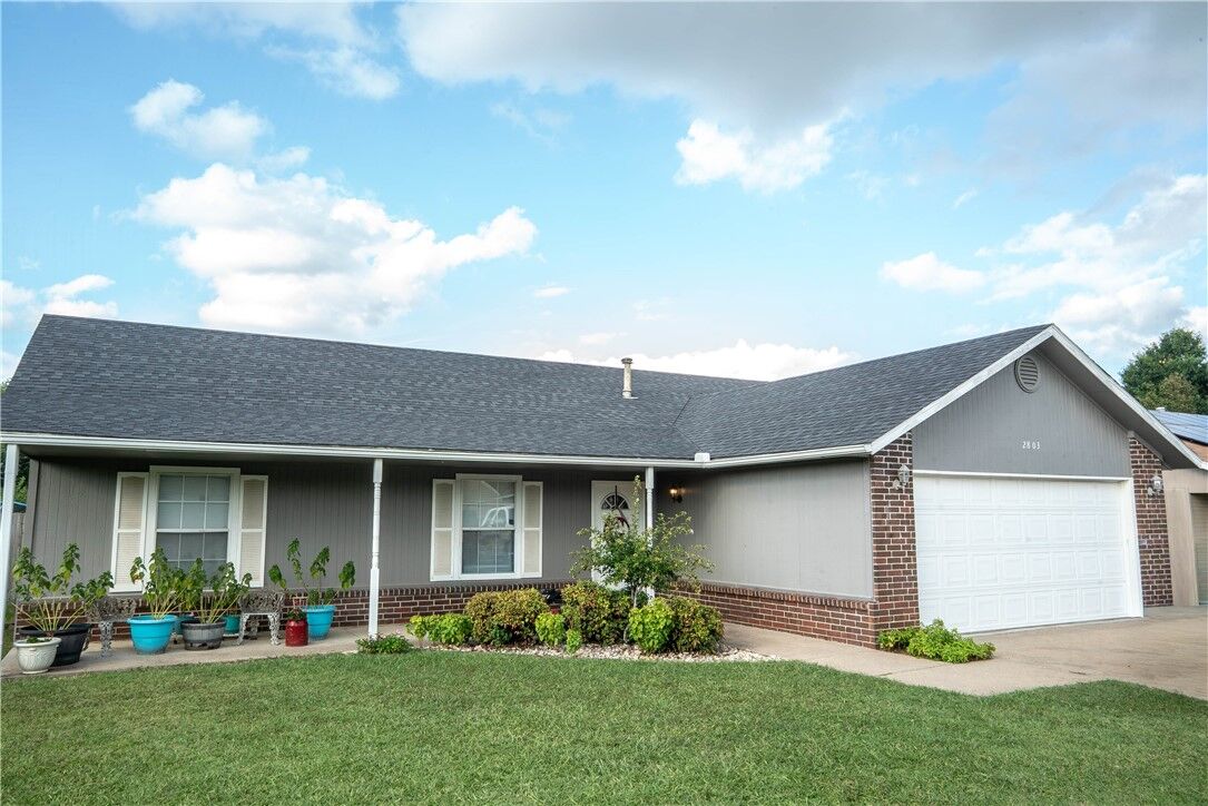 Property Photo:  2803 W Bishop Drive  AR 72756 