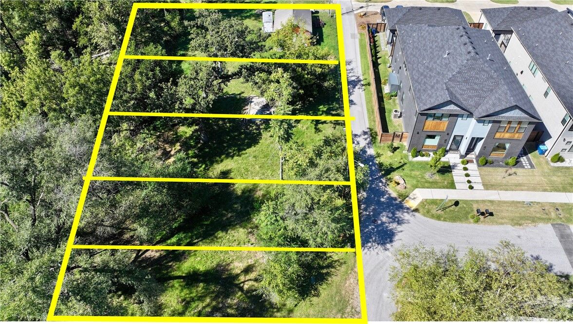 Property Photo:  1109 NE Monroe Street  AR 72712