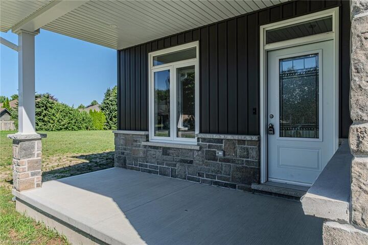 Photo de la propriété: 7B Yeager Avenue ON N3Y 5N4