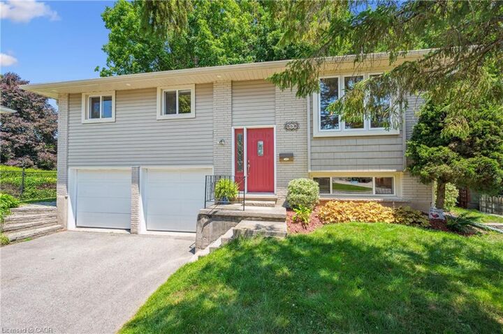 Property Photo:  558 Elm Ridge Place  ON N2L 4P7 