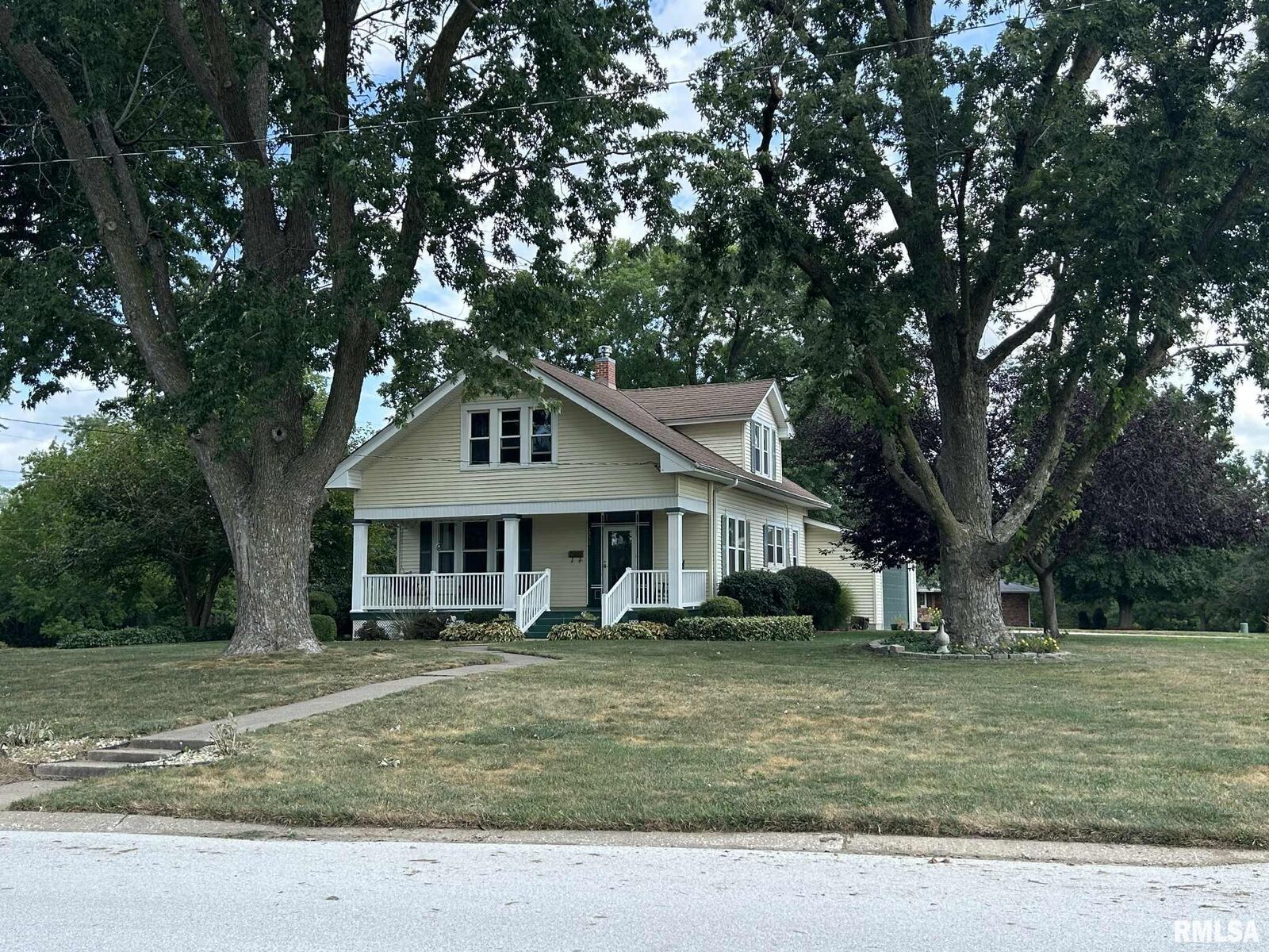 Property Photo:  1006 Christopher Court  IL 62305