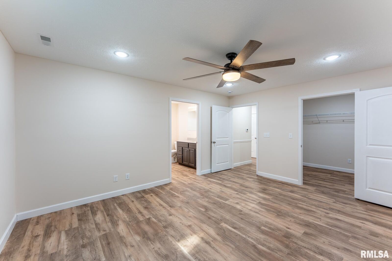Property Photo:  801 Crain Street  IL 62918 