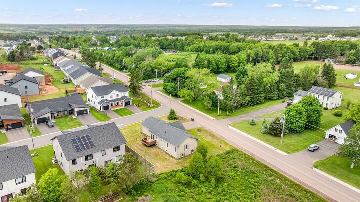 Property Photo:  17 Royalty Road  PE C1E 3E7 