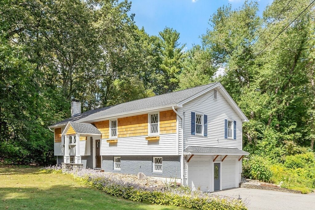 Property Photo:  20 Meredith Rd  MA 01876 