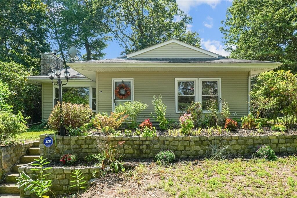 Property Photo:  34 Glen Rd  MA 01887 