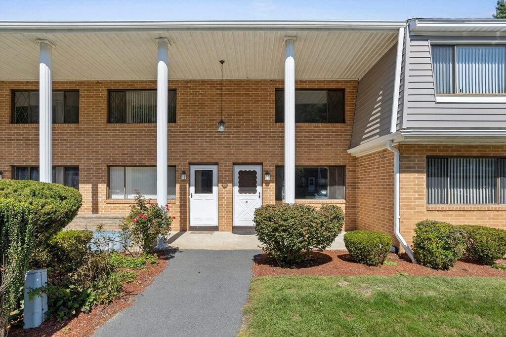 Property Photo:  87 Farrwood Dr. 87  MA 01835 
