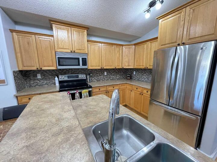 Property Photo:  122 Muldoon Crescent  AB T7V 0A1 
