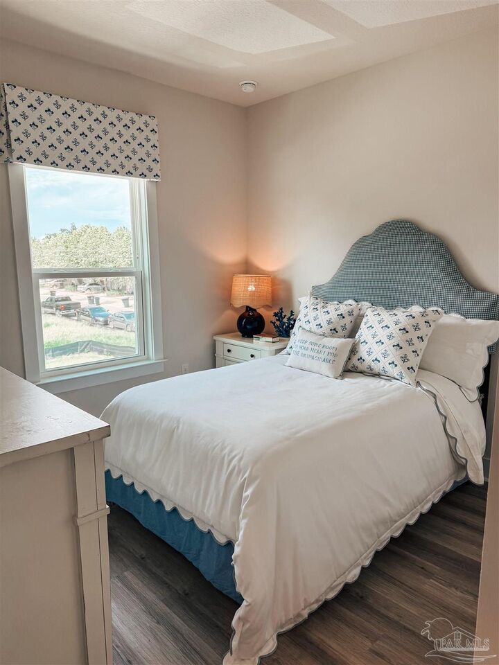 Property Photo:  1390 W Government St  FL 32502 