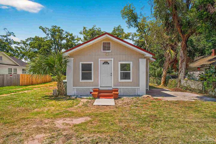 Property Photo:  1009 N U St  FL 32505 