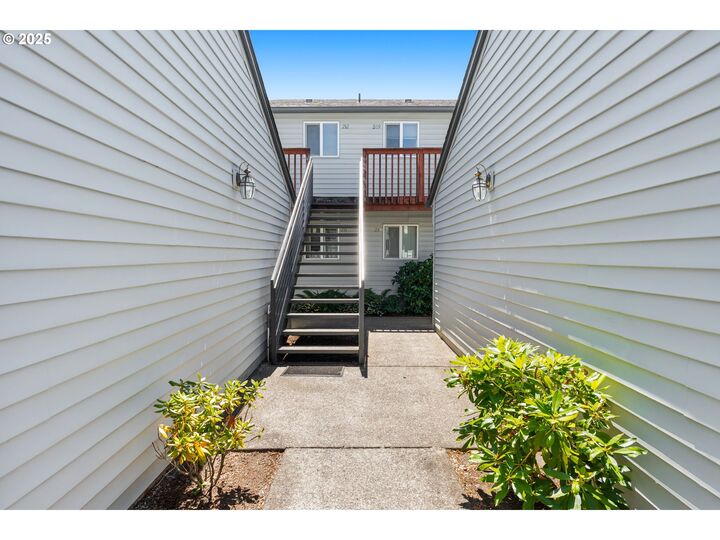 Property Photo:  4000 NE 109th Ave G209  WA 98682 