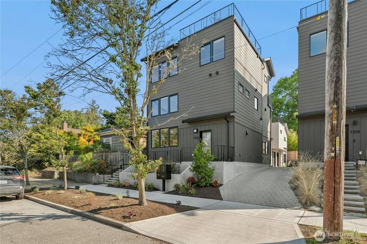 Property Photo:  7322  16th Avenue NW 6  WA 98117 