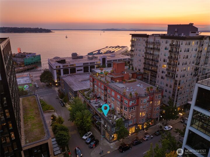 Property Photo:  2607  Western Avenue 456  WA 98121 