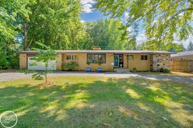 905 W Parker Avenue  Madison Heights MI 48071 photo