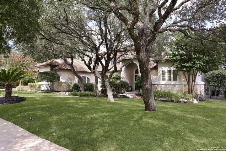 Property Photo: 24630 Bogey Ridge TX 78260