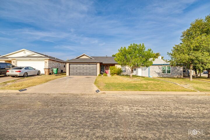 Property Photo: 1407 Wiley St TX 76905