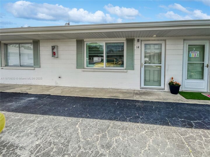 525 Manatee Ct 14  Venice FL 34285 photo