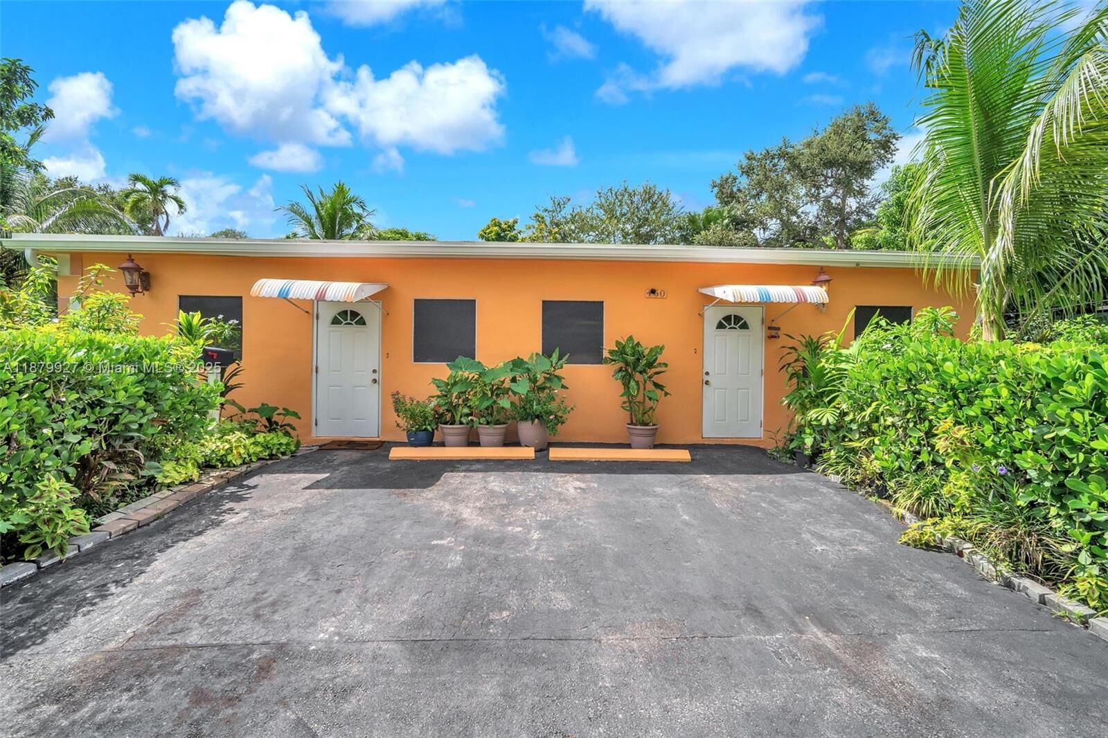 Property Photo:  460 NE 132nd St  FL 33161 