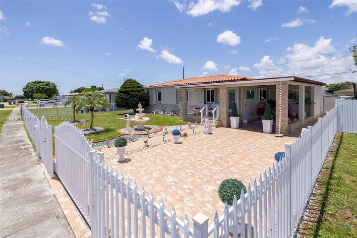 Property Photo: 14560 Fillmore St FL 33176