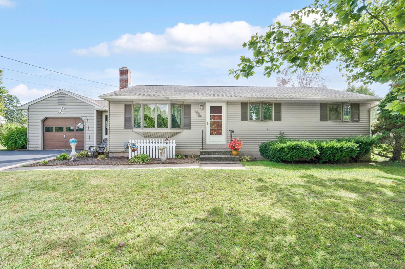 Property Photo:  555 Griffin Road  CT 06074 