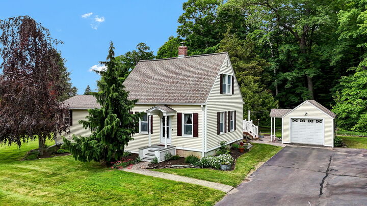 Property Photo:  720 Bow Lane  CT 06457 