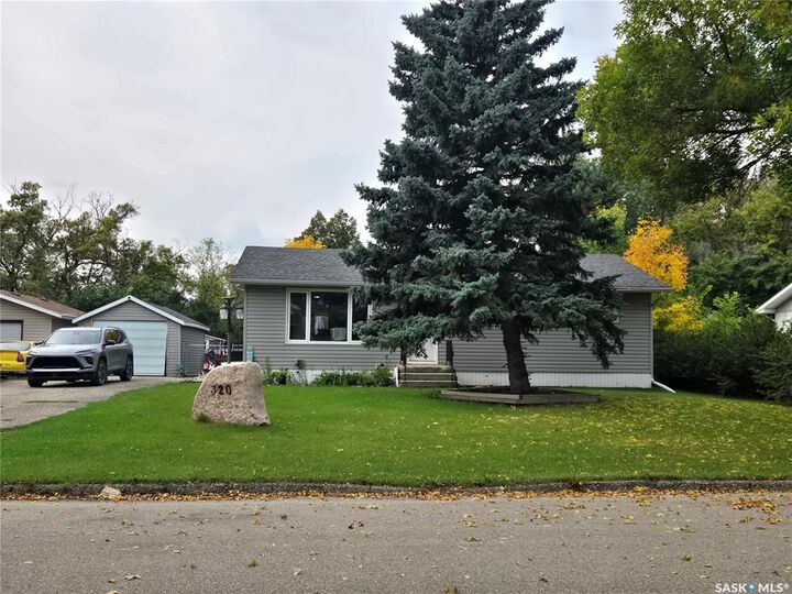 320 Russell Street  Stoughton SK S0G 4T0 photo