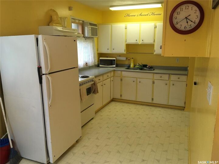 Property Photo:  113 1st Street W  SK S0J 2J0 