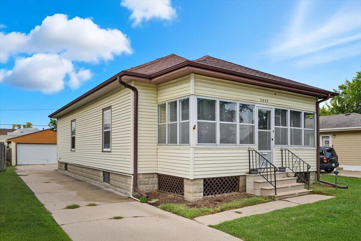 Property Photo:  2830 Ave F  IA 51501 
