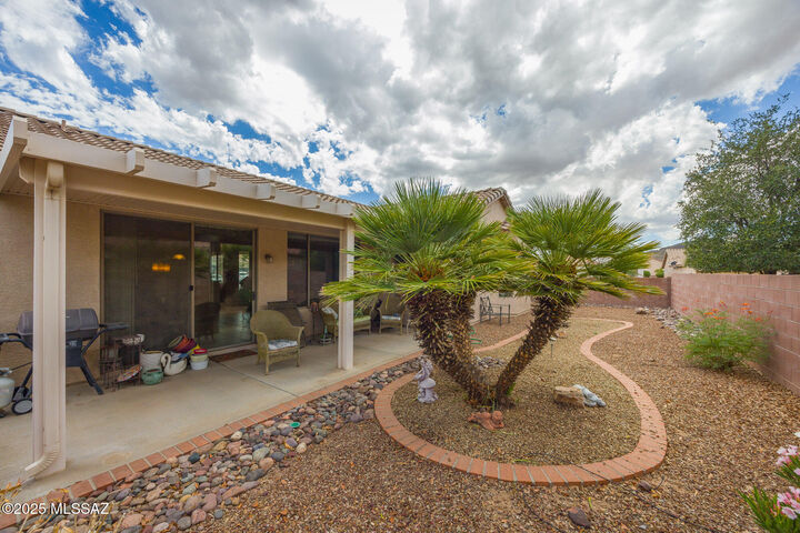 Property Photo:  7524 W Suncatcher Drive  AZ 85743 