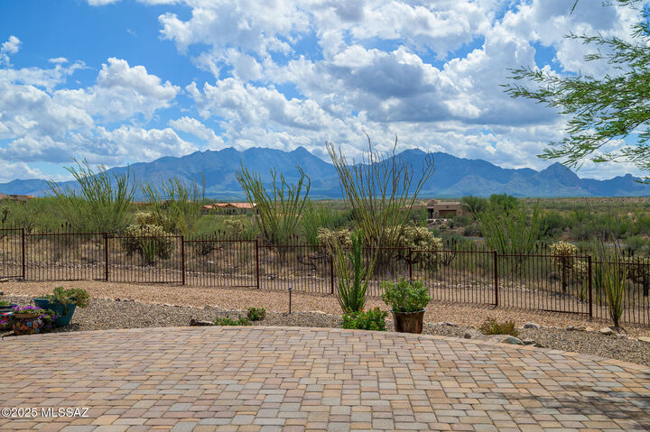 Property Photo:  362 E Corte Artura Azul  AZ 85614 