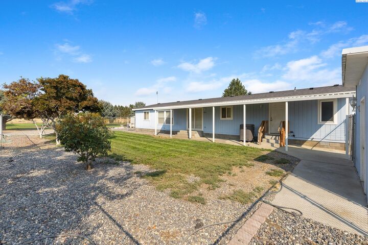 Property Photo:  2012 S Steele Rd  WA 99350 