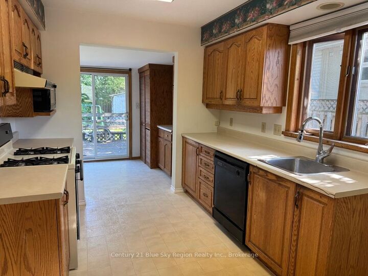 Property Photo:  140 Fifth Avenue W  ON P1B 3N5 